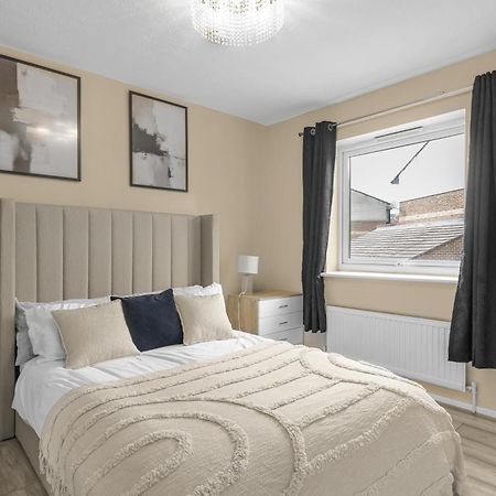 Serviced Accomodation - For Families Or Corporate Лондон Экстерьер фото