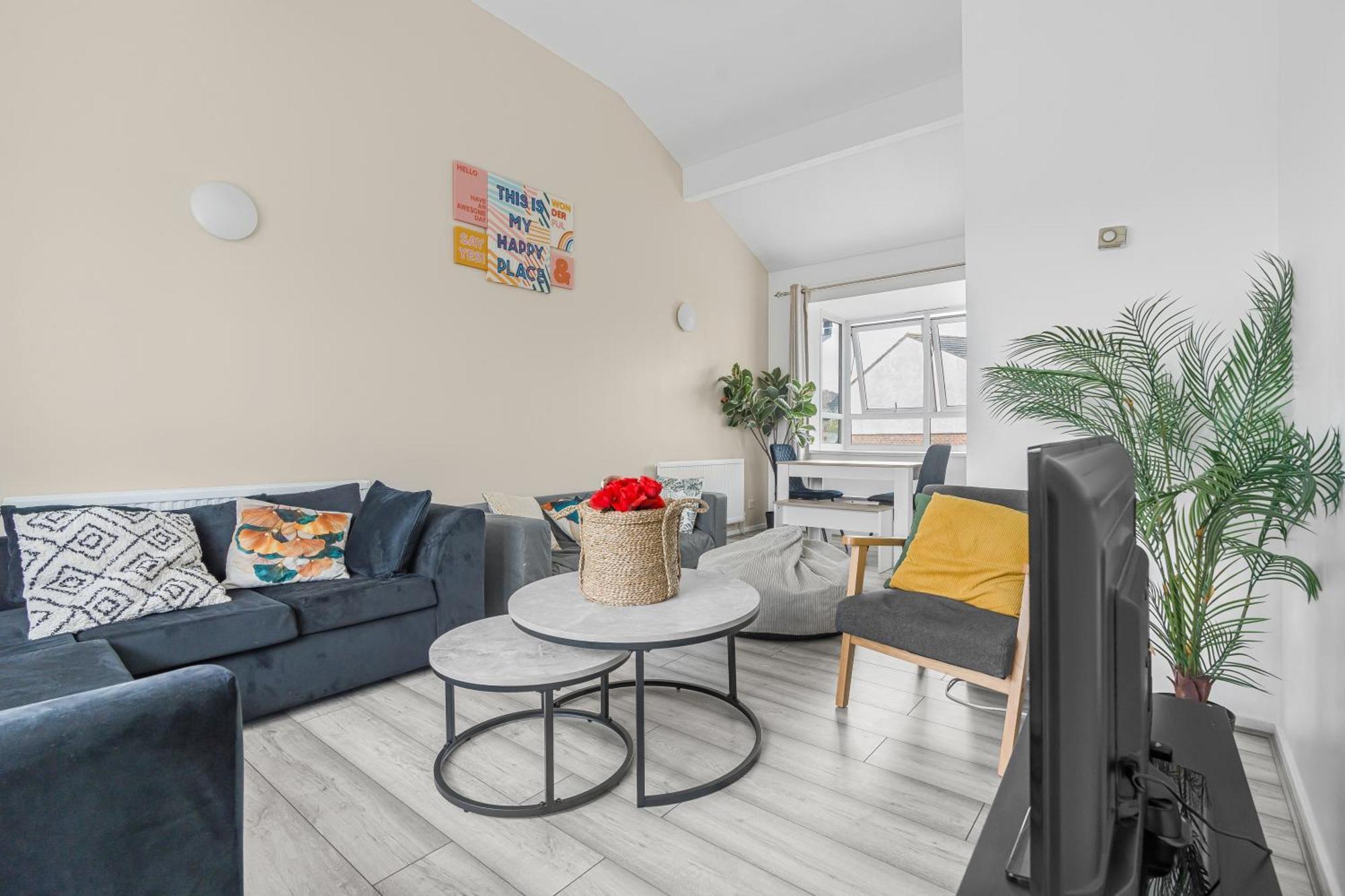 Serviced Accomodation - For Families Or Corporate Лондон Экстерьер фото