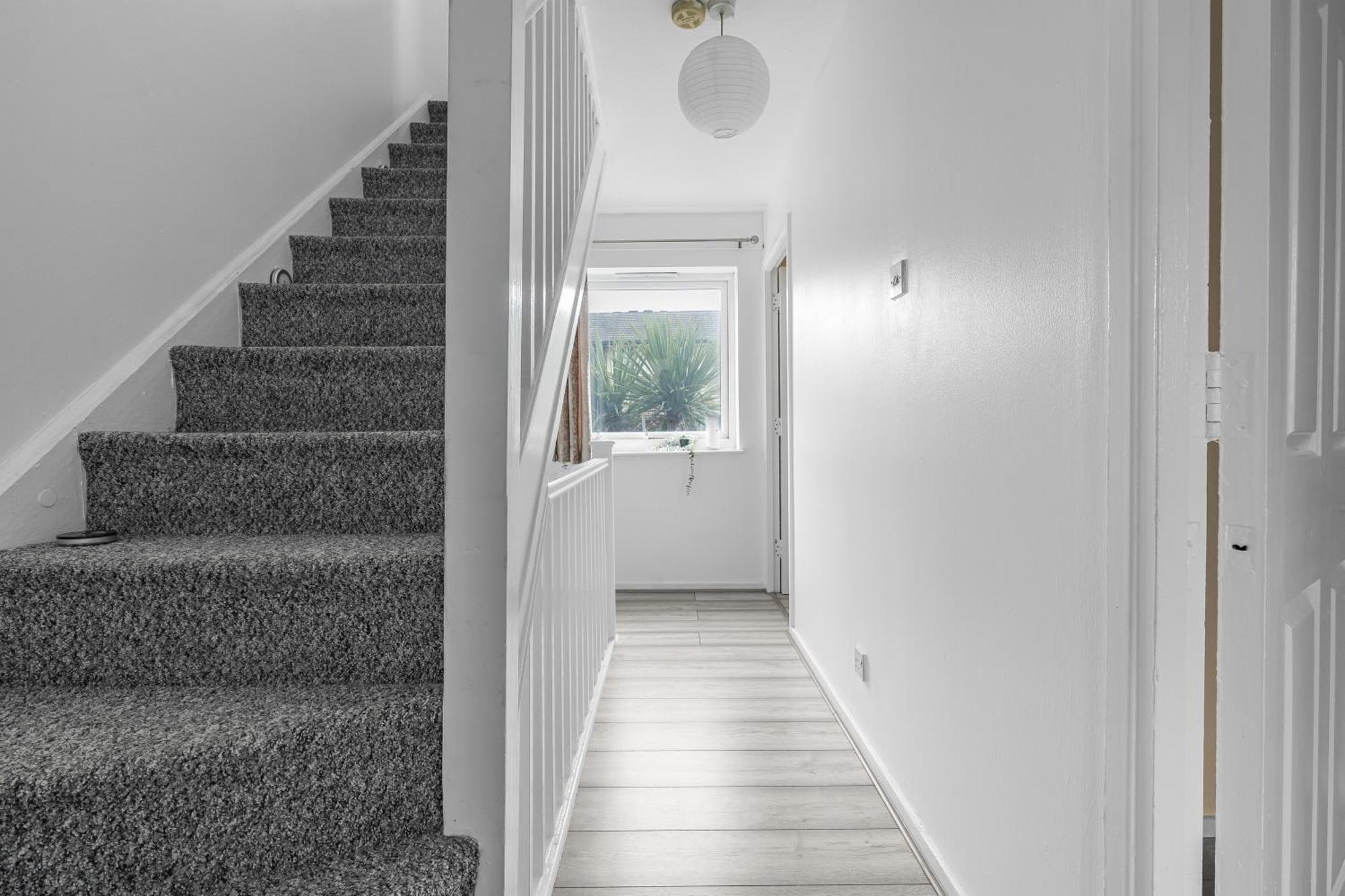 Serviced Accomodation - For Families Or Corporate Лондон Экстерьер фото